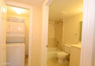 101 Sidonia Ave-Unit -Apt 201 in Coral Gables, FL - Building Photo - Building Photo