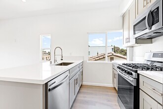 5232 W 20th St, Unit Half in Los Angeles, CA - Foto de edificio - Building Photo