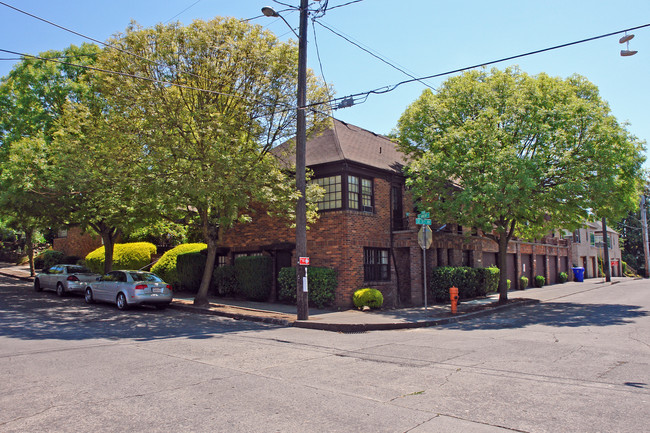 Laurelhurst Manor in Portland, OR - Building Photo - Building Photo