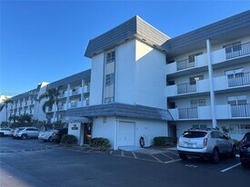 6200 NW 44th St in Lauderhill, FL - Building Photo