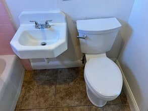 404 Center St, Unit c in Hanford, CA - Building Photo - Building Photo