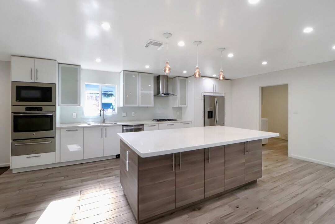 5602 Sylmar Rd in Houston, TX - Building Photo
