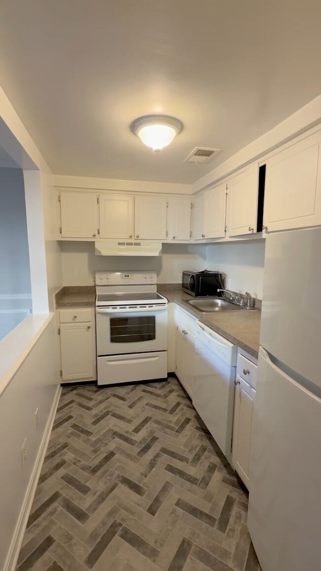 5403 Connecticut Ave NW, Unit A in Washington, DC - Building Photo - Building Photo