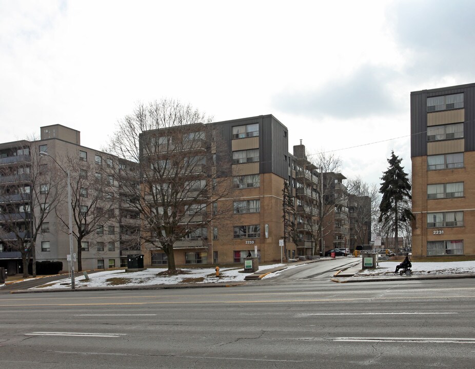 Ionview Court in Toronto, ON - Building Photo