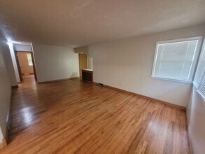 1241-1243 72nd St in Windsor Heights, IA - Building Photo - Building Photo