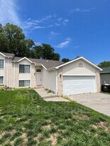 330 W Irving St in Lincoln, NE - Building Photo