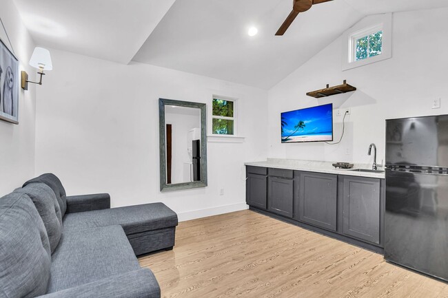 property at 40 Poinsett St
