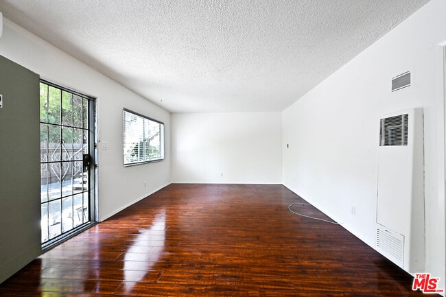 1868 10th St in Santa Monica, CA - Foto de edificio - Building Photo