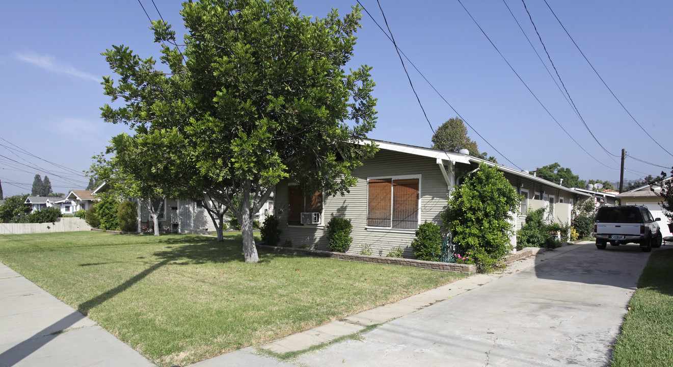 119-123 W Francis Ave in La Habra, CA - Building Photo