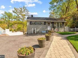 6409 The Parkway in Alexandria, VA - Building Photo