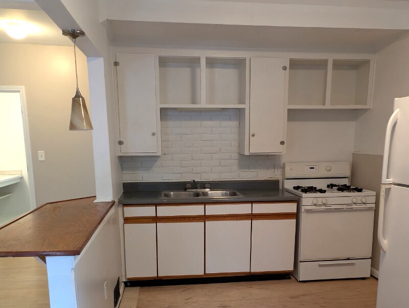 22 St John St in Lancaster, NY - Building Photo