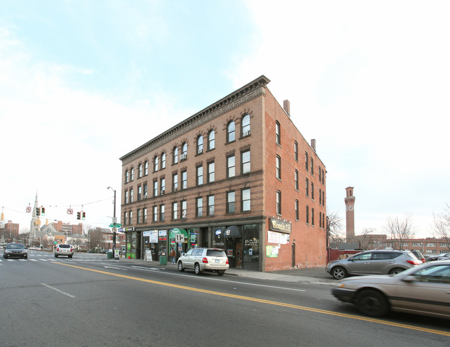 343-357 W Main St in Waterbury, CT - Building Photo - Building Photo