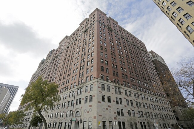 3260-70 N Lake Shore Drive in Chicago, IL - Building Photo - Building Photo