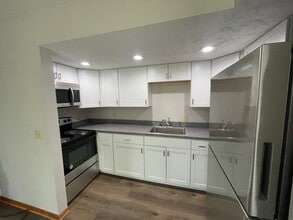 1650 Secrest Rd in Wooster, OH - Foto de edificio - Building Photo