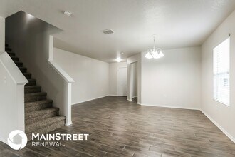 7338 Azalea Square in San Antonio, TX - Building Photo - Building Photo