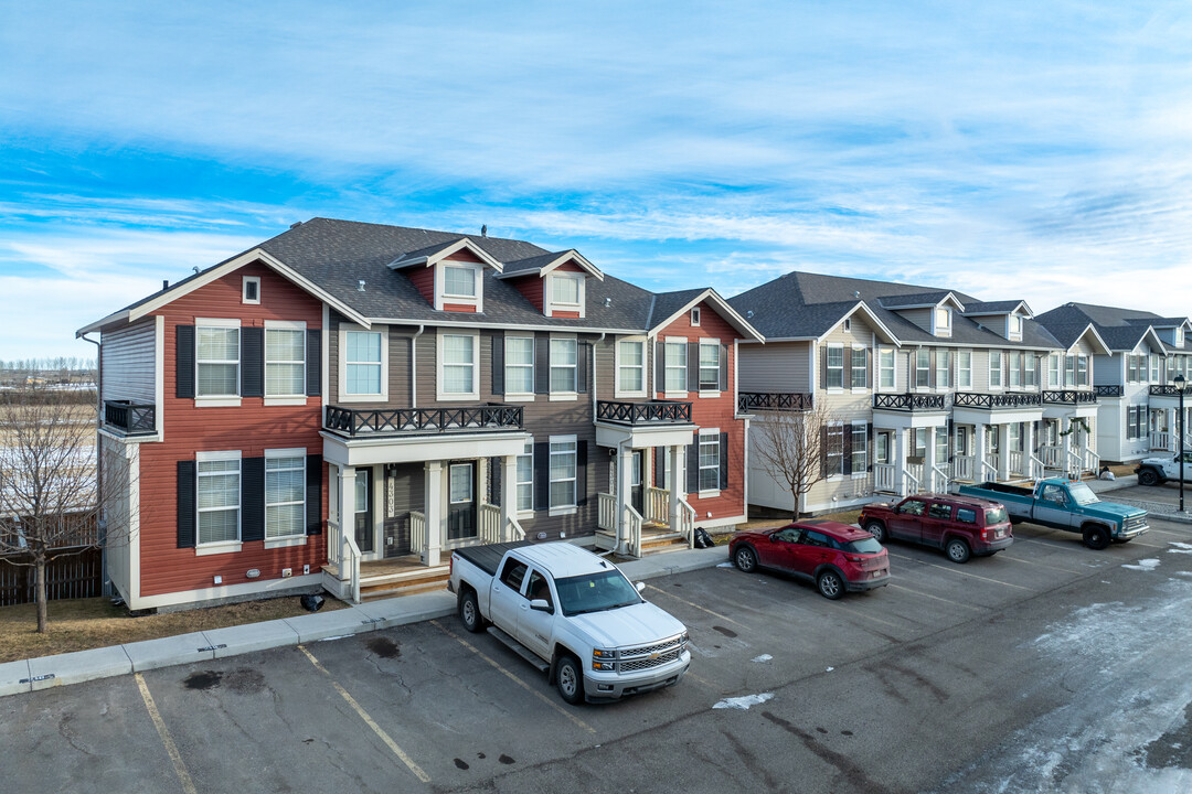 The Trails at Williamstown in Airdrie, AB - Building Photo