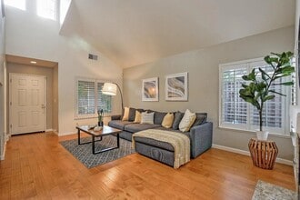 923 Oranda Ter in Fremont, CA - Foto de edificio - Building Photo