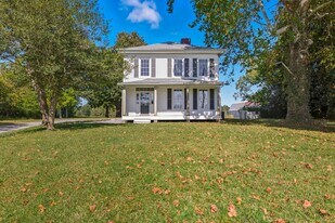 12300 E Quaker Rd in Disputanta, VA - Building Photo