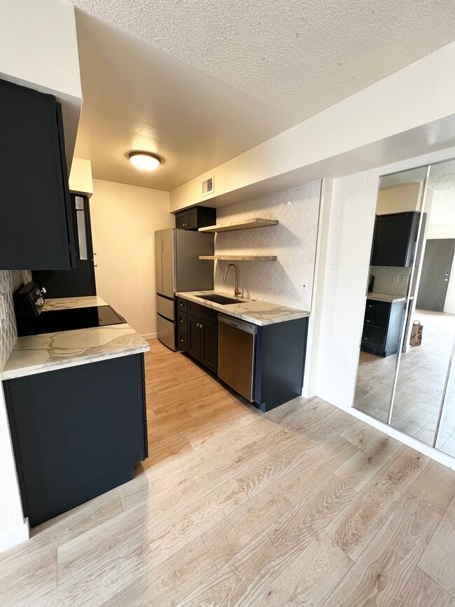 2625 E Indian School Rd, Unit 323 in Phoenix, AZ - Building Photo - Building Photo