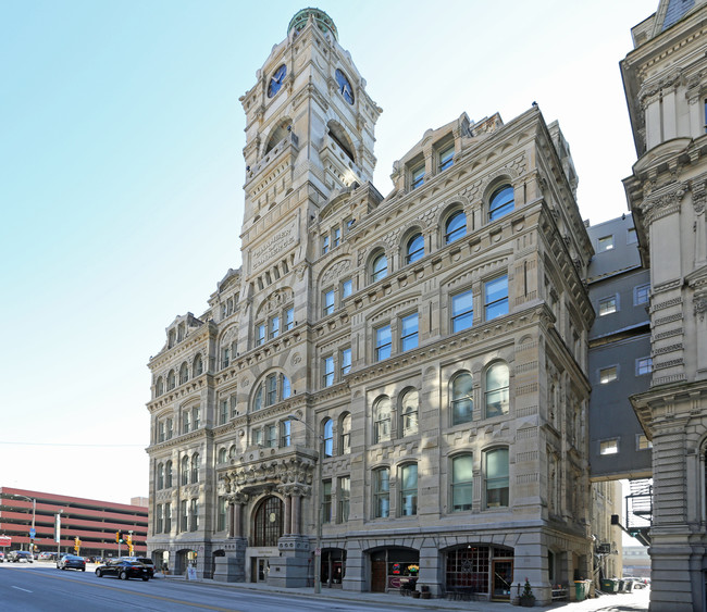 Mackie Flats in Milwaukee, WI - Foto de edificio - Building Photo