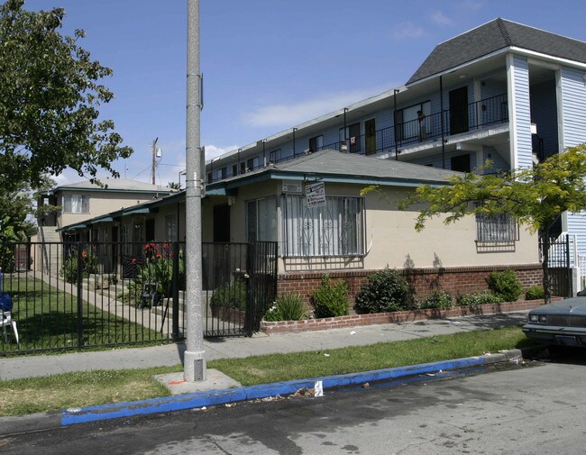 1133 Raymond Ave in Long Beach, CA - Foto de edificio - Building Photo