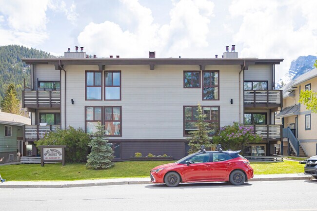126 Beaver St in Banff, AB - Building Photo - Building Photo