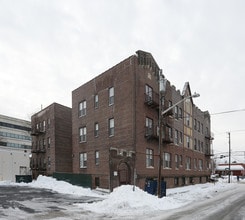 35 Brooklyn Ave in Valley Stream, NY - Building Photo - Building Photo