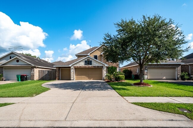 property at 10019 Lynnwood Dr