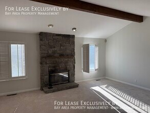 341 Clifton Ave in San Carlos, CA - Building Photo - Building Photo