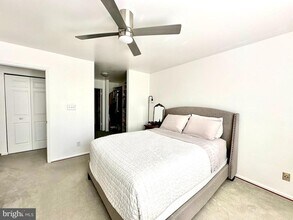 4501 Hazeltine Ct-Unit -D in Alexandria, VA - Building Photo - Building Photo