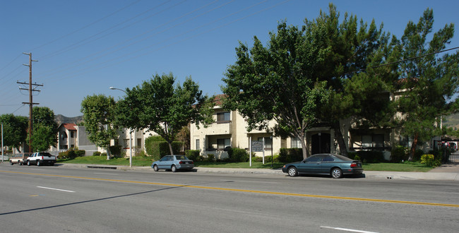 Castaic Lake Apartments in Castaic, CA - Foto de edificio - Building Photo