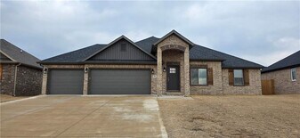 902 Sugar Lf St in Prairie Grove, AR - Building Photo