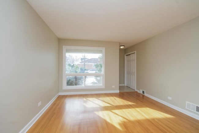 5240 Lee St in Skokie, IL - Building Photo - Building Photo