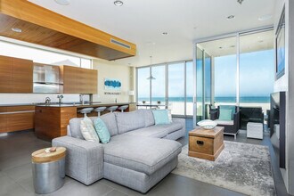 1013 Mandalay Beach Rd in Oxnard, CA - Building Photo - Building Photo