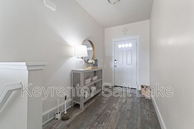 6463 Maple Valley Cir in West Jordan, UT - Building Photo - Building Photo