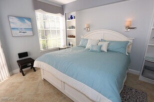 2110 Arielle Dr in Naples, FL - Building Photo