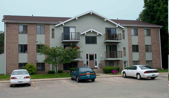 Lake Pines Apartments in St. Joseph, MI - Building Photo