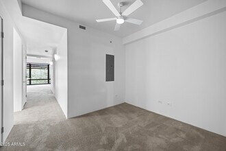 7137 E Rancho Vista Dr in Scottsdale, AZ - Building Photo - Building Photo