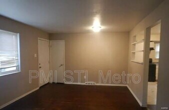 10145 Green Valley Dr in St. Louis, MO - Building Photo - Building Photo