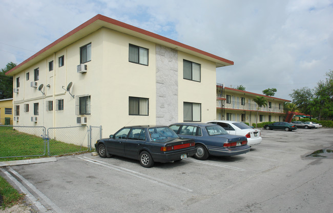 160 NW 56th St in Miami, FL - Building Photo - Building Photo