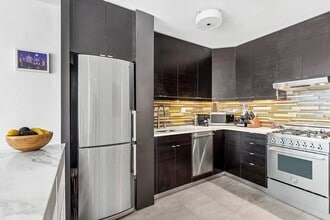 333 E 34th St in New York, NY - Building Photo - Building Photo