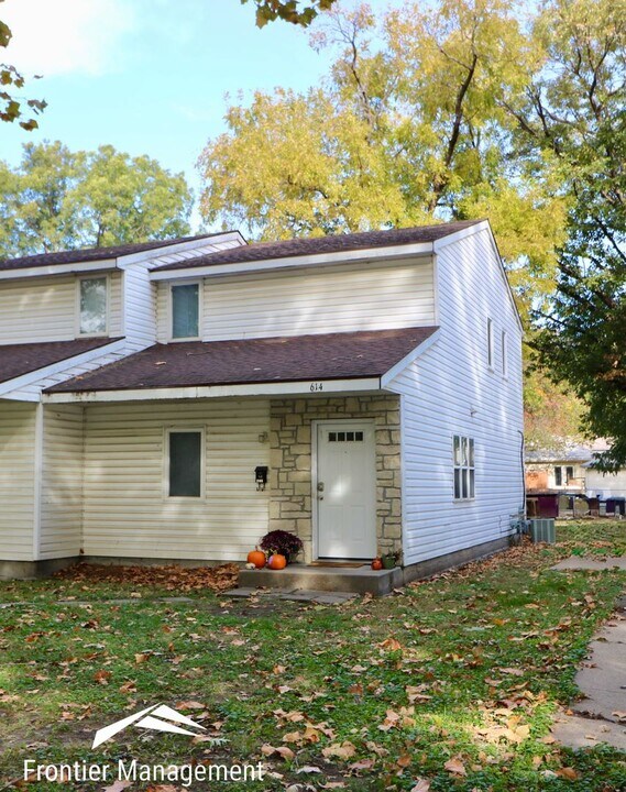 614-616 Thurston St in Manhattan, KS - Building Photo