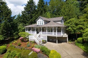 12805 SE Spring Mountain Dr in Happy Valley, OR - Building Photo