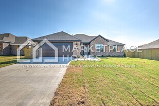 375 Canada Dr in Farmington, AR - Building Photo