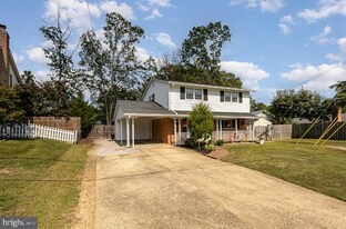 6919 Rolling Rd in West Springfield, VA - Building Photo