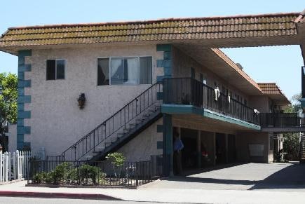 319 E Washington Ave in Escondido, CA - Foto de edificio - Building Photo