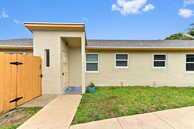 12467 Westhampton Cir in Wellington, FL - Building Photo - Building Photo
