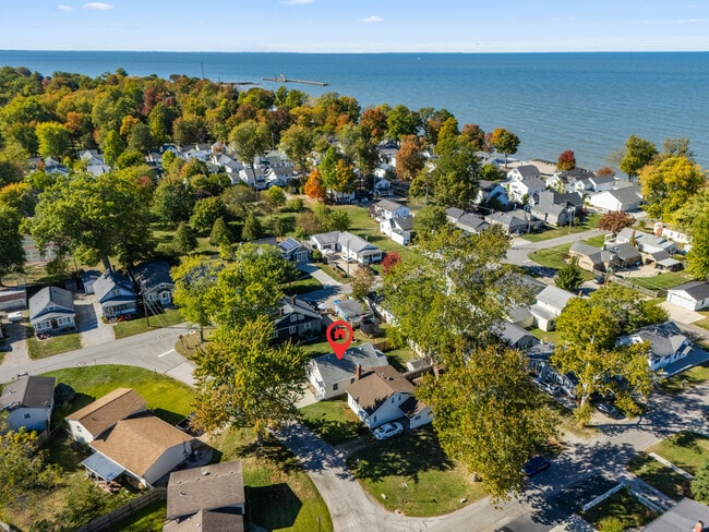 property at 4826 Hiawatha Dr