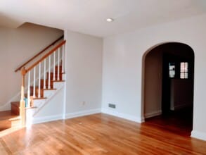 8404 Loch Raven Blvd in Towson, MD - Foto de edificio - Building Photo