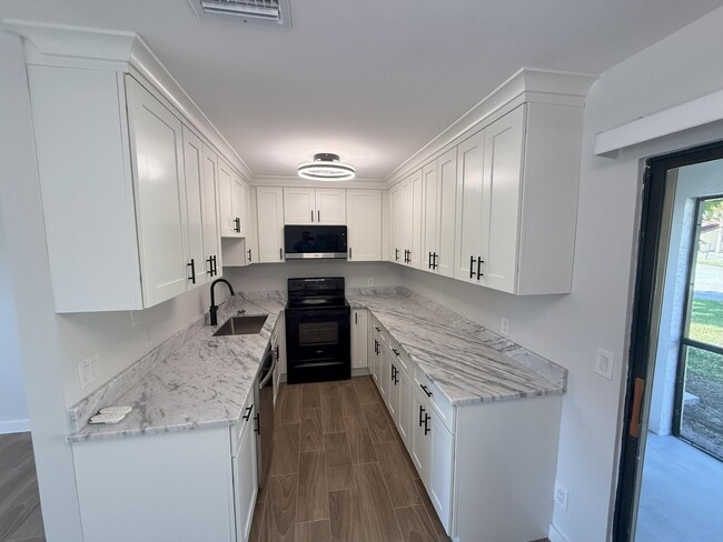 440 Glenwood Dr in West Palm Beach, FL - Building Photo - Building Photo